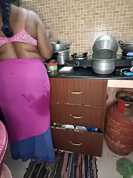 Snapshot of Tamil-hotwife chatting on 01-24-25, 06:46 Tamil-hotwife online show from 01-24-25, 06:46