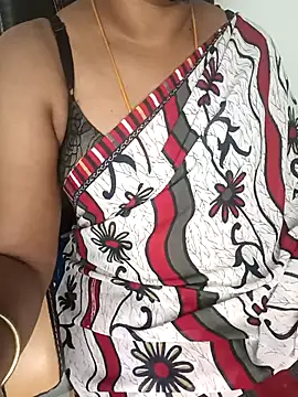 Snapshot of Tamil-hotwife chatting on 02-08-25, 09:03 Tamil-hotwife online show from 02-08-25, 09:03