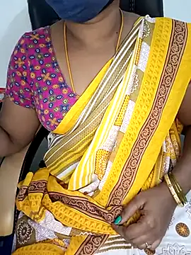 Snapshot of Tamil-hotwife chatting on 02-10-25, 11:46 Tamil-hotwife online show from 02-10-25, 11:46