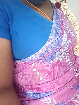Snapshot of Tamil-hotwife chatting on 03-08-25, 05:59 Tamil-hotwife online show from 03-08-25, 05:59