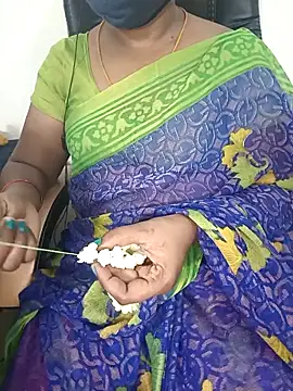 Snapshot of Tamil-hotwife chatting on 03-09-25, 05:11 Tamil-hotwife online show from 03-09-25, 05:11