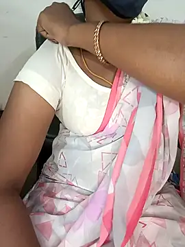Snapshot of Tamil-hotwife chatting on 09-08-25, 06:40 Tamil-hotwife online show from 09-08-25, 06:40