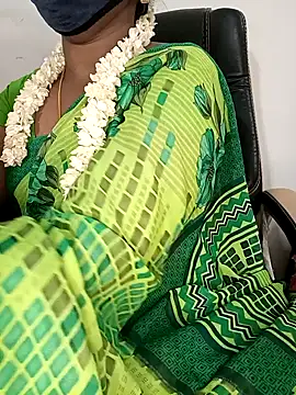 Snapshot of Tamil-hotwife chatting on 09-10-25, 04:40 Tamil-hotwife online show from 09-10-25, 04:40
