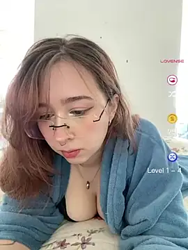 tsuki chan on online show from 07-08-26, 04:00