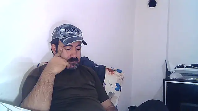 Snapshot of ZYXEL353 chatting on 12-27-24, 02:04 ZYXEL353 online show from 12-27-24, 02:04
