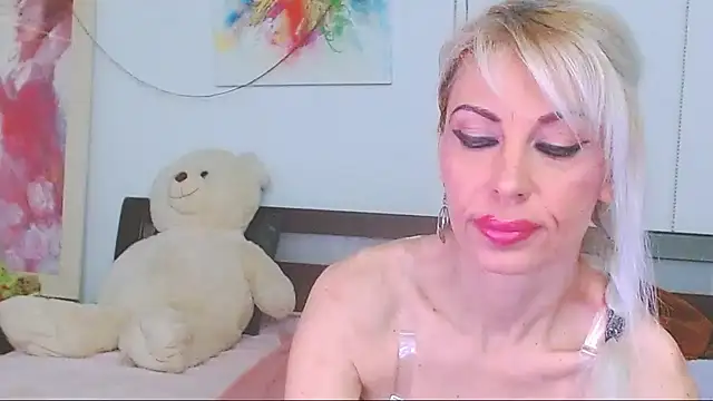 HoneyLara online show from 04-17-26, 08:45