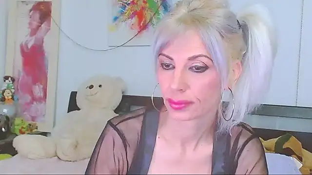 HoneyLara online show from 05-02-26, 11:43