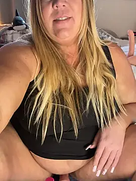 Snapshot of JESS_LOVES chatting on 02-25-26, 09:02 JESS LOVES online show from 02-25-26, 09:02