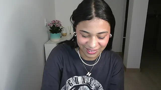 dark enchantress  online show from 12-12-24, 01:43