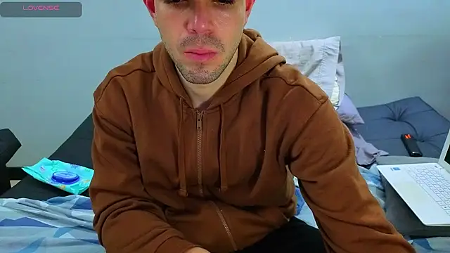 Snapshot of Matiashorney chatting on 10-29-25, 02:03 Matiashorney online show from 10-29-25, 02:03