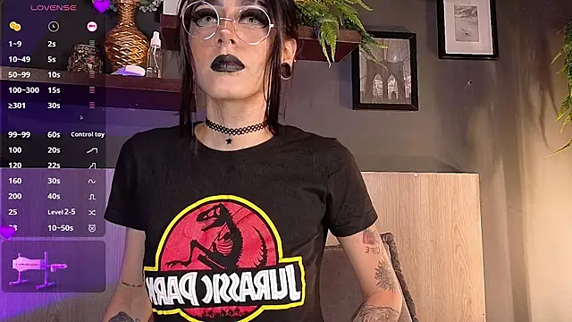 Mackenzie Moore online show from 10-28-25, 10:45