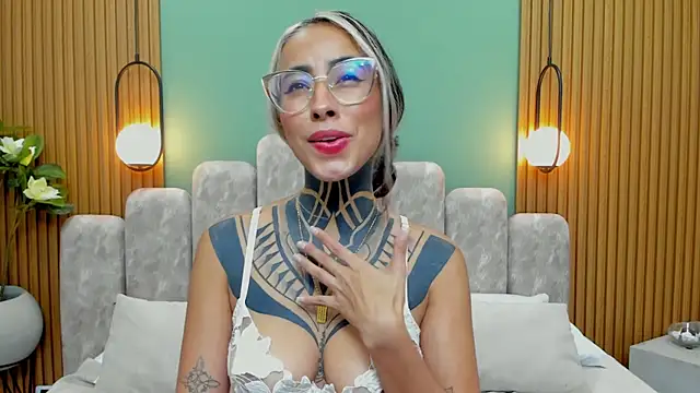 NicoleBlum online show from 12-23-24, 06:58