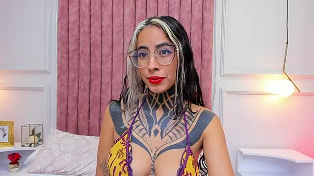 NicoleBlum online show from 12-27-24, 04:54