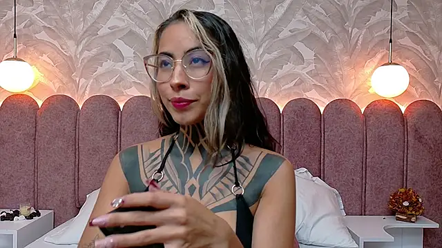 NicoleBlum online show from 02-03-25, 12:47