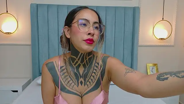 NicoleBlum online show from 04-15-26, 07:54