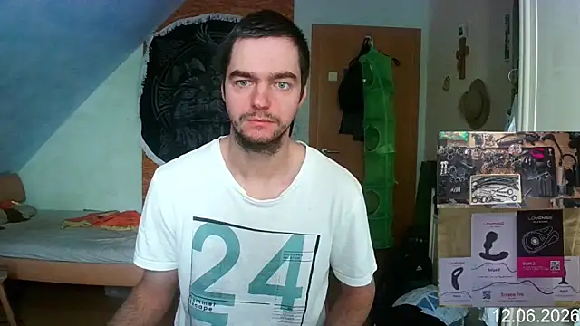 Chris23547 online show from 06-12-26, 07:51