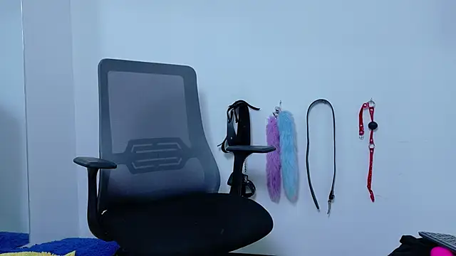 Snapshot of Catwhite_ chatting on 01-16-25, 06:37 Catwhite online show from 01-16-25, 06:37