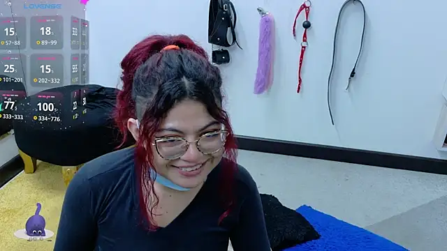 Snapshot of Catwhite_ chatting on 02-06-25, 12:26 Catwhite online show from 02-06-25, 12:26