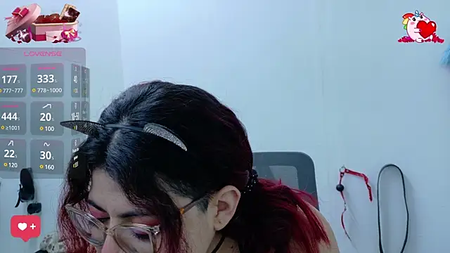 Snapshot of Catwhite_ chatting on 02-18-25, 12:39 Catwhite online show from 02-18-25, 12:39