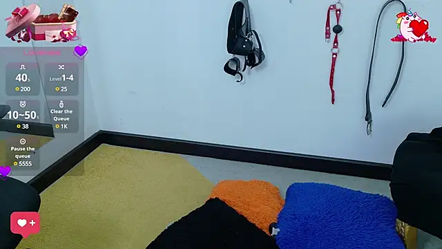 Snapshot of Catwhite_ chatting on 02-24-25, 06:58 Catwhite online show from 02-24-25, 06:58