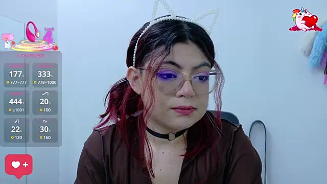 Snapshot of Catwhite_ chatting on 03-11-25, 12:28 Catwhite online show from 03-11-25, 12:28