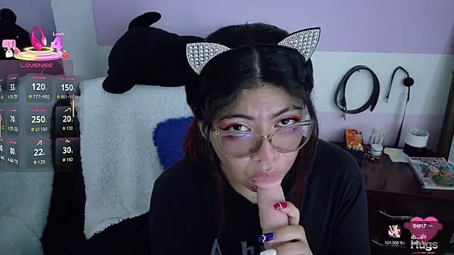 Snapshot of Catwhite_ chatting on 10-06-25, 04:59 Catwhite online show from 10-06-25, 04:59