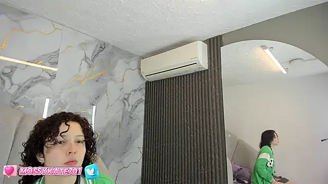 Snapshot of Katemoss70 chatting on 02-22-25, 12:08 Katemoss70 online show from 02-22-25, 12:08