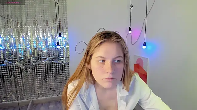 Snapshot of JadeSoft chatting on 12-22-24, 01:33 JadeSoft online show from 12-22-24, 01:33