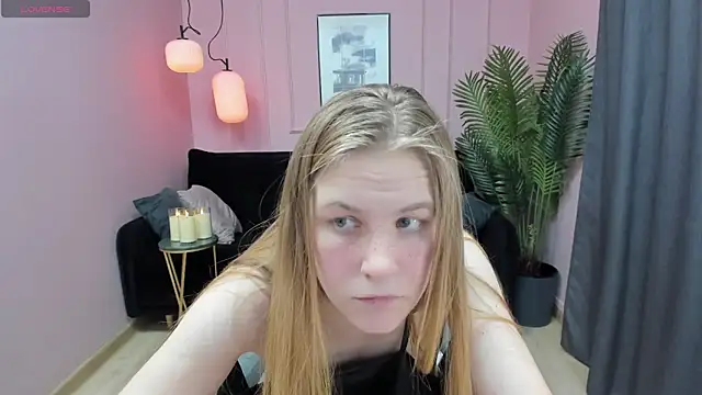 Snapshot of JadeSoft chatting on 02-06-25, 02:44 JadeSoft online show from 02-06-25, 02:44