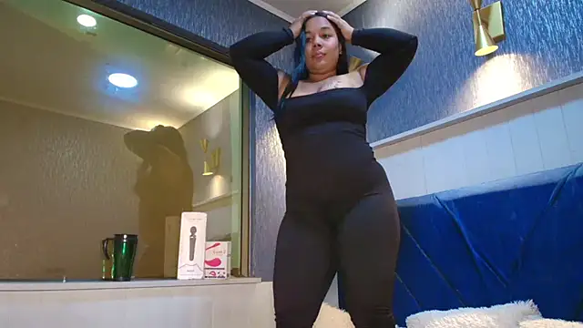 Snapshot of EmilyQueen3x chatting on 02-19-26, 02:35 EmilyQueen3x online show from 02-19-26, 02:35