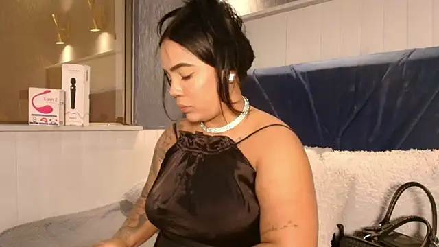 Snapshot of EmilyQueen3x chatting on 03-13-26, 01:51 EmilyQueen3x online show from 03-13-26, 01:51