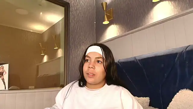 Snapshot of EmilyQueen3x chatting on 03-20-26, 01:27 EmilyQueen3x online show from 03-20-26, 01:27