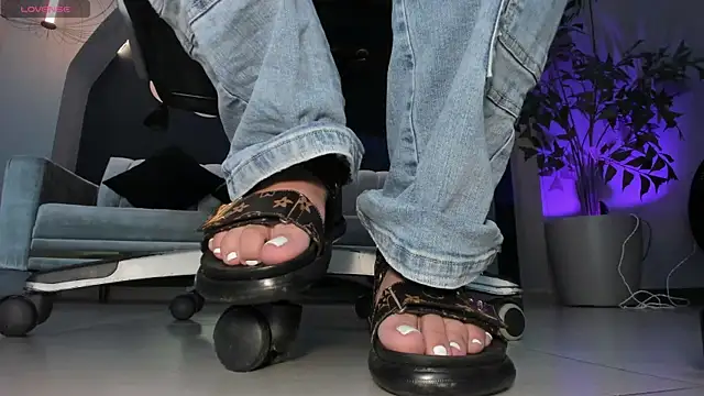 Snapshot of MartinnaBonnet chatting on 02-04-25, 10:32 MartinnaBonnet online show from 02-04-25, 10:32