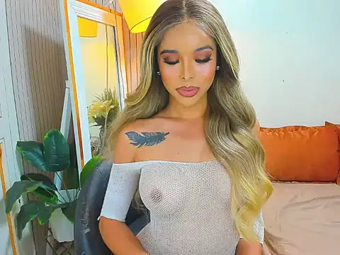 Snapshot of Elizabeth_Arden chatting on 10-10-25, 09:19 Elizabeth Arden online show from 10-10-25, 09:19