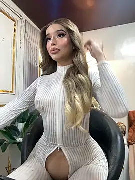 Snapshot of Elizabeth_Arden chatting on 10-25-25, 10:26 Elizabeth Arden online show from 10-25-25, 10:26