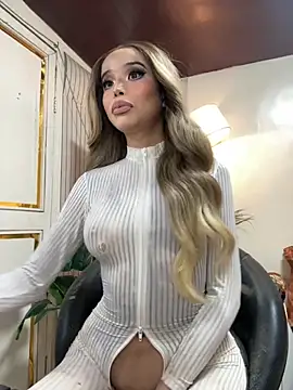 Snapshot of Elizabeth_Arden chatting on 10-27-25, 11:41 Elizabeth Arden online show from 10-27-25, 11:41