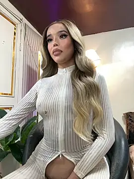 Snapshot of Elizabeth_Arden chatting on 10-31-25, 01:17 Elizabeth Arden online show from 10-31-25, 01:17