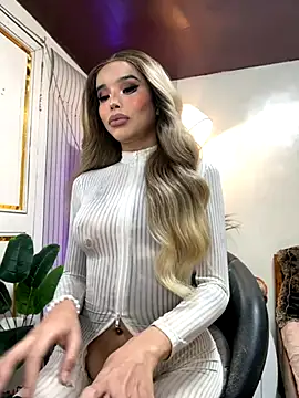 Snapshot of Elizabeth_Arden chatting on 11-04-25, 04:00 Elizabeth Arden online show from 11-04-25, 04:00