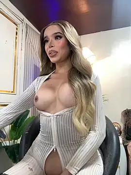 Snapshot of Elizabeth_Arden chatting on 11-08-25, 03:39 Elizabeth Arden online show from 11-08-25, 03:39