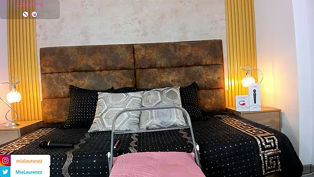 MiaLaurenzz online show from 12-28-24, 02:33