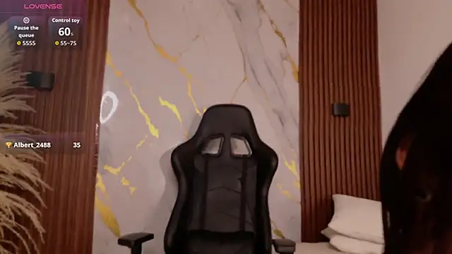 Snapshot of EmilyBoonny1 chatting on 03-24-26, 08:47 EmilyBoonny1 online show from 03-24-26, 08:47