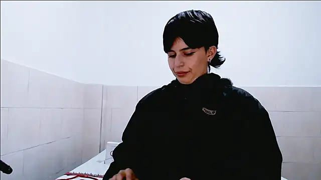 Snapshot of Cocain_Atenea chatting on 06-11-26, 02:33 Cocain Atenea online show from 06-11-26, 02:33