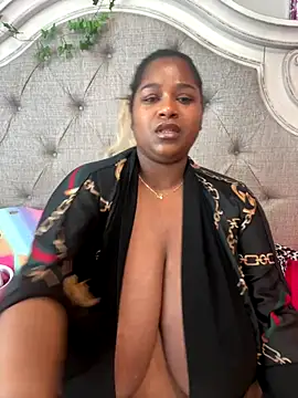 BigFineSelena online show from 12-14-25, 04:45