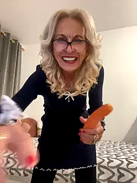 adella13 online show from 12-21-25, 08:05