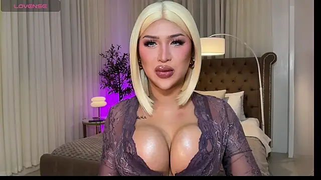Snapshot of Your_Majesty_Tyra chatting on 05-18-26, 05:24 Your Majesty Tyra online show from 05-18-26, 05:24