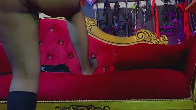 PerlaDivaio online show from 10-27-25, 02:32