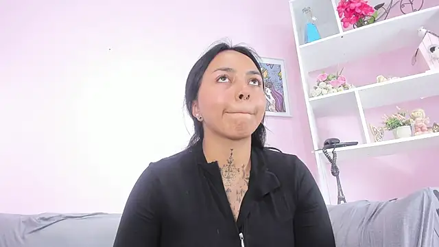 miss soffi  online show from 06-25-26, 06:23