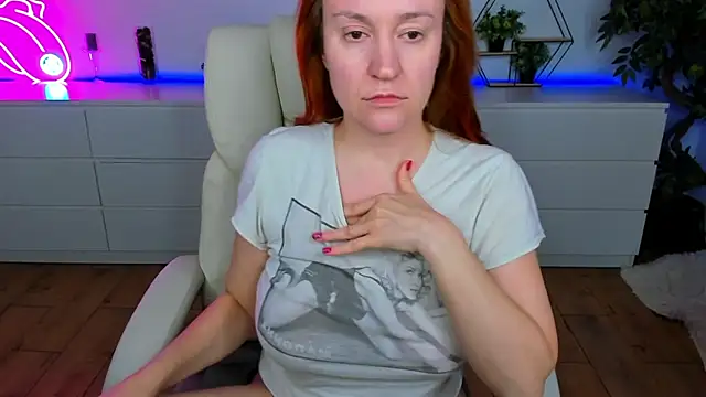 Snapshot of Kamilla_Hot chatting on 11-07-25, 09:37 Kamilla Hot online show from 11-07-25, 09:37