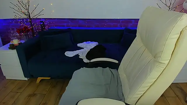 Snapshot of Kamilla_Hot chatting on 12-23-25, 06:33 Kamilla Hot online show from 12-23-25, 06:33