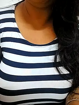 Snapshot of rekhabb123 chatting on 01-08-26, 04:15 rekhabb123 online show from 01-08-26, 04:15